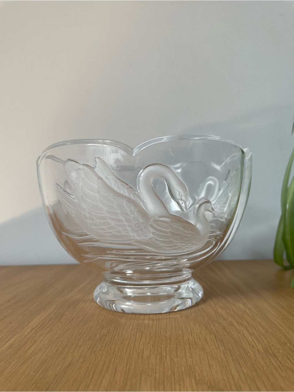 Vintage Crystal Glass Frosted Swan Footed Fruit Bowl Candy Dish 6”
